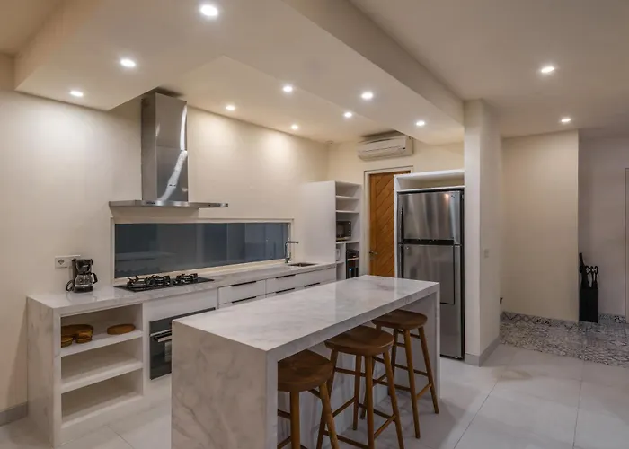 Nestor - New Contemporary 3bd Next To The * Canggu (Bali)