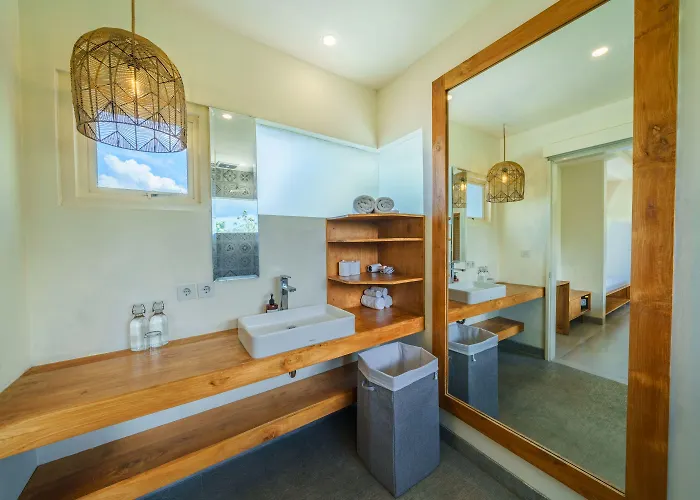 Villa Nestor - New Contemporary 3bd Next To The
