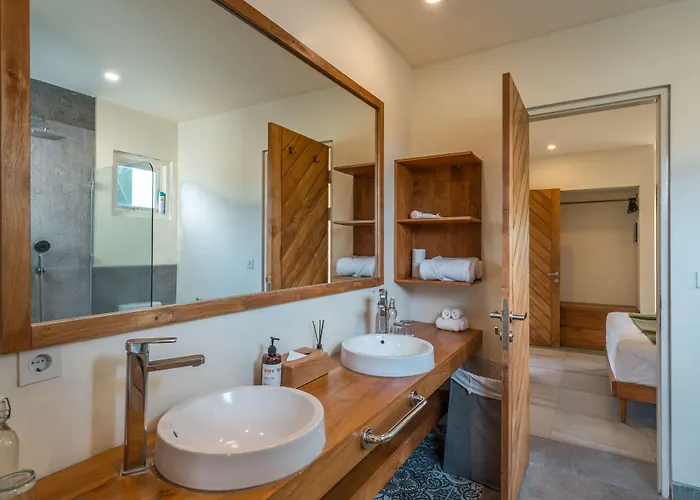 Nestor - New Contemporary 3bd Next To The *