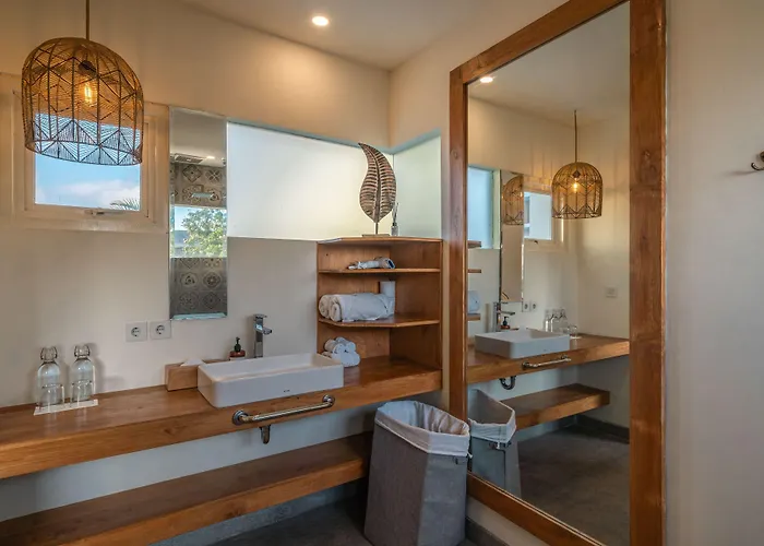 Villa Nestor - New Contemporary 3bd Next To The Canggu (Bali)
